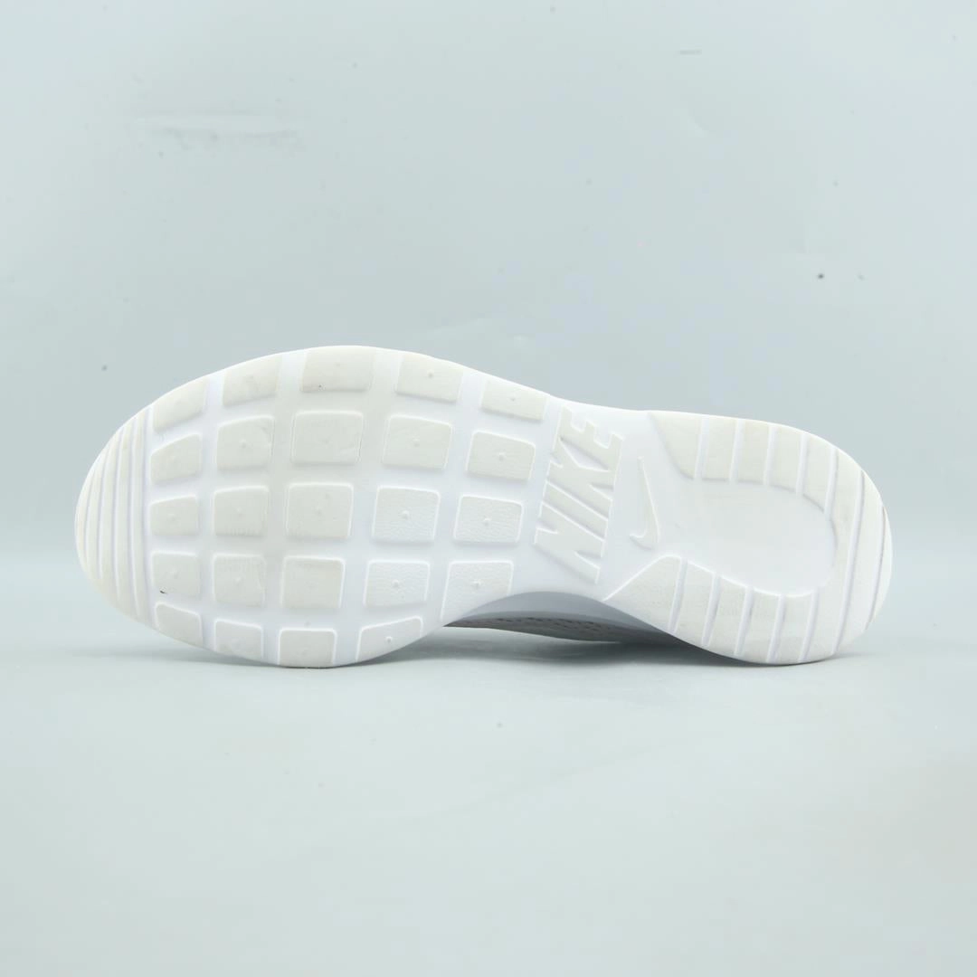 NIKE TANJUN Nike Lebron Witness Basketball Shoes