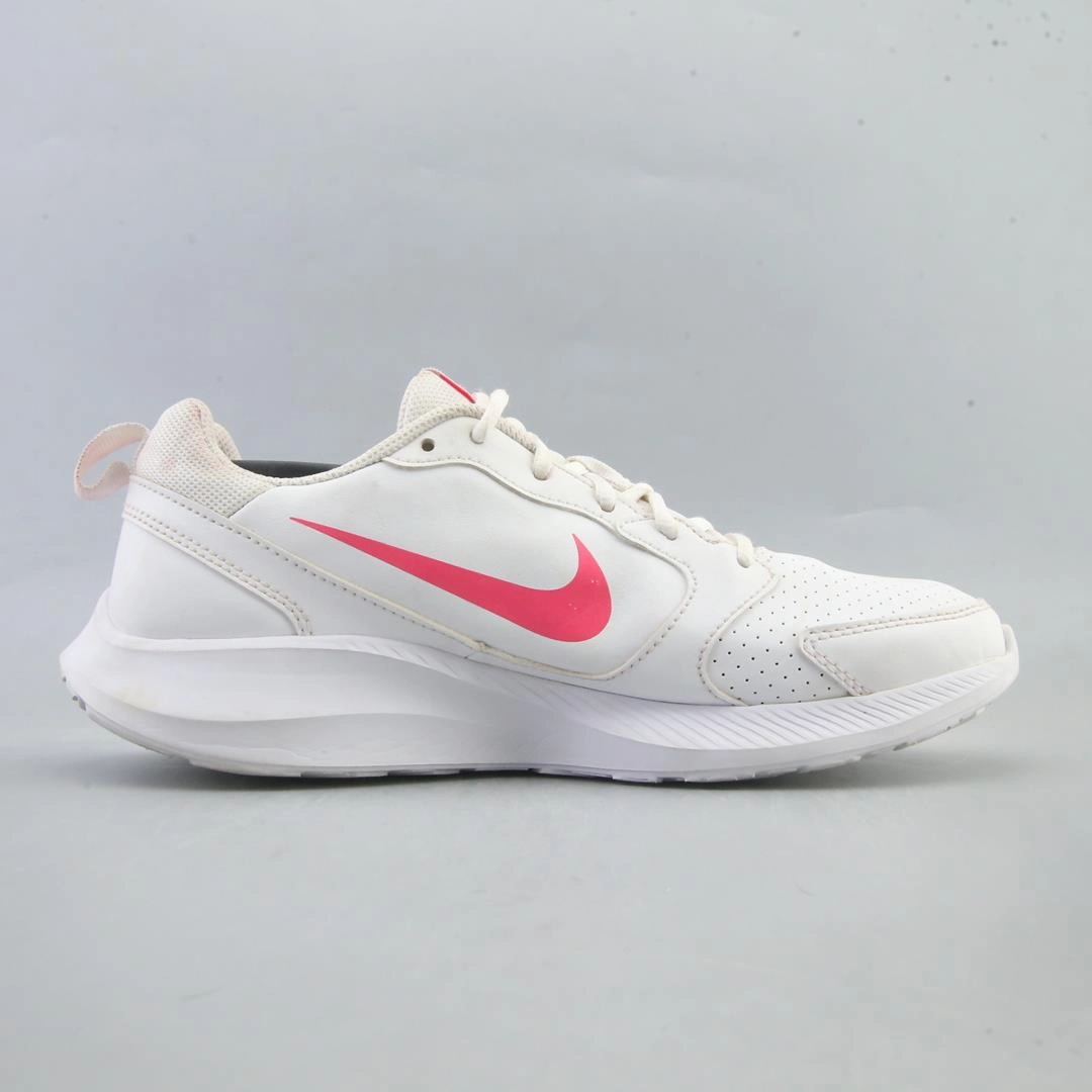 NIKE TODOS Black Nike Tennis Shoes