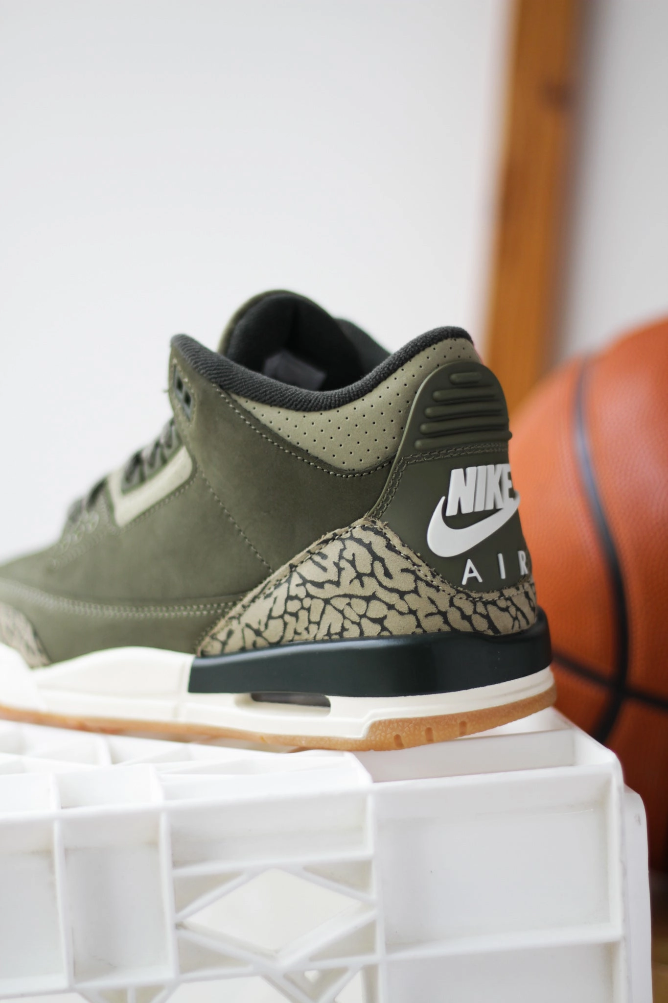 AIR JORDAN 3 RETRO (GS) "MEDIUM OLIVE/SEQUOIA-NEUTRAL OLIVE-SAIL" Kaiser Permanente Sneakers