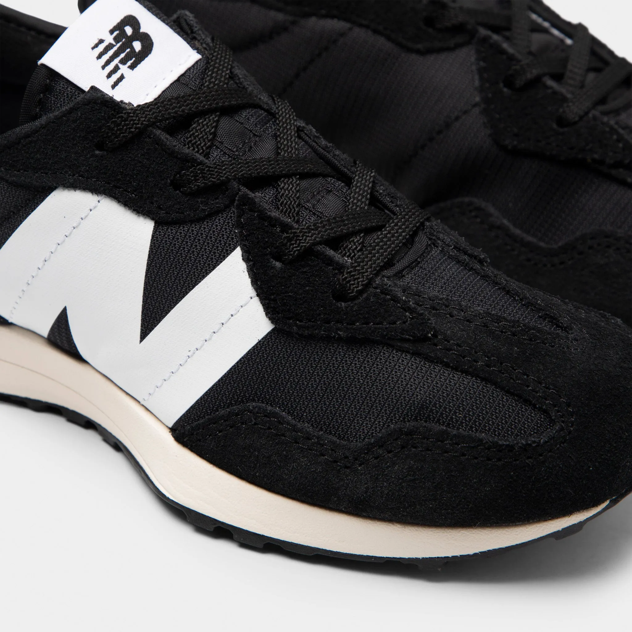 New Balance Juniors' 327 Black / White New Balance Fuelcell Sc Trainer V3