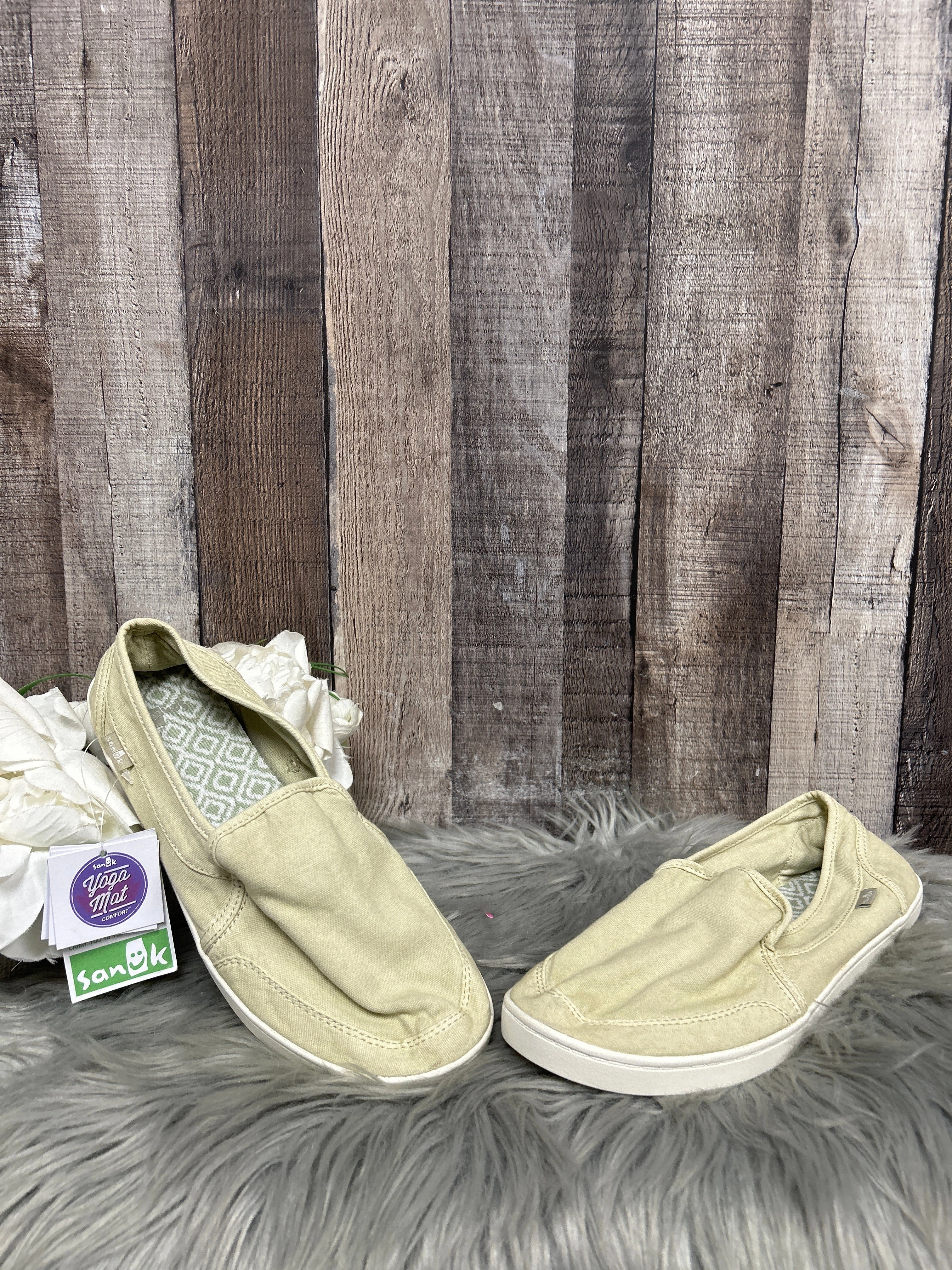 Flat Shoes Cow Leather Shoes Flats By Sanuk  Size: 8.5