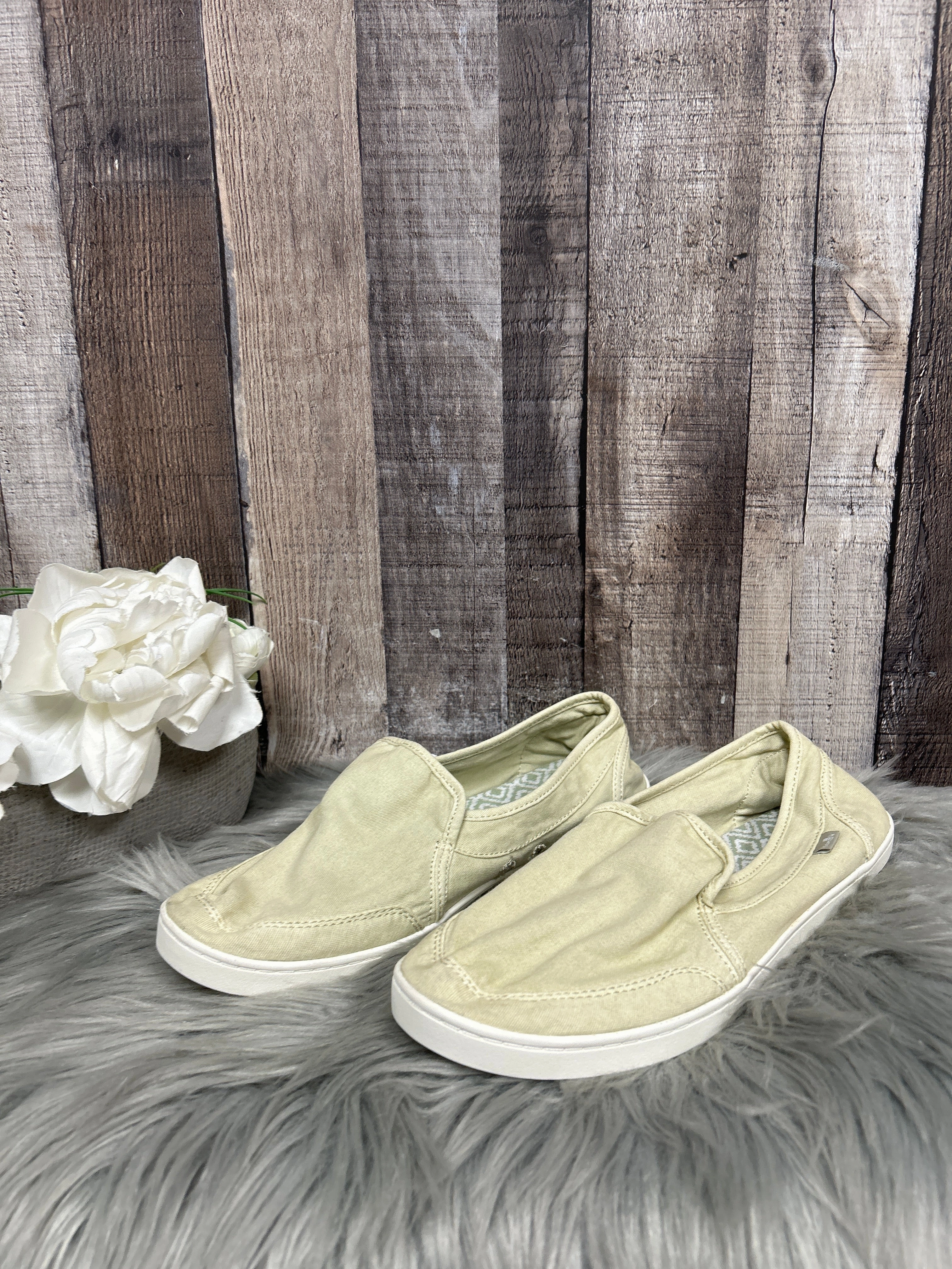 Sturdy Flat Shoes Shoes Flats By Sanuk  Size: 8.5