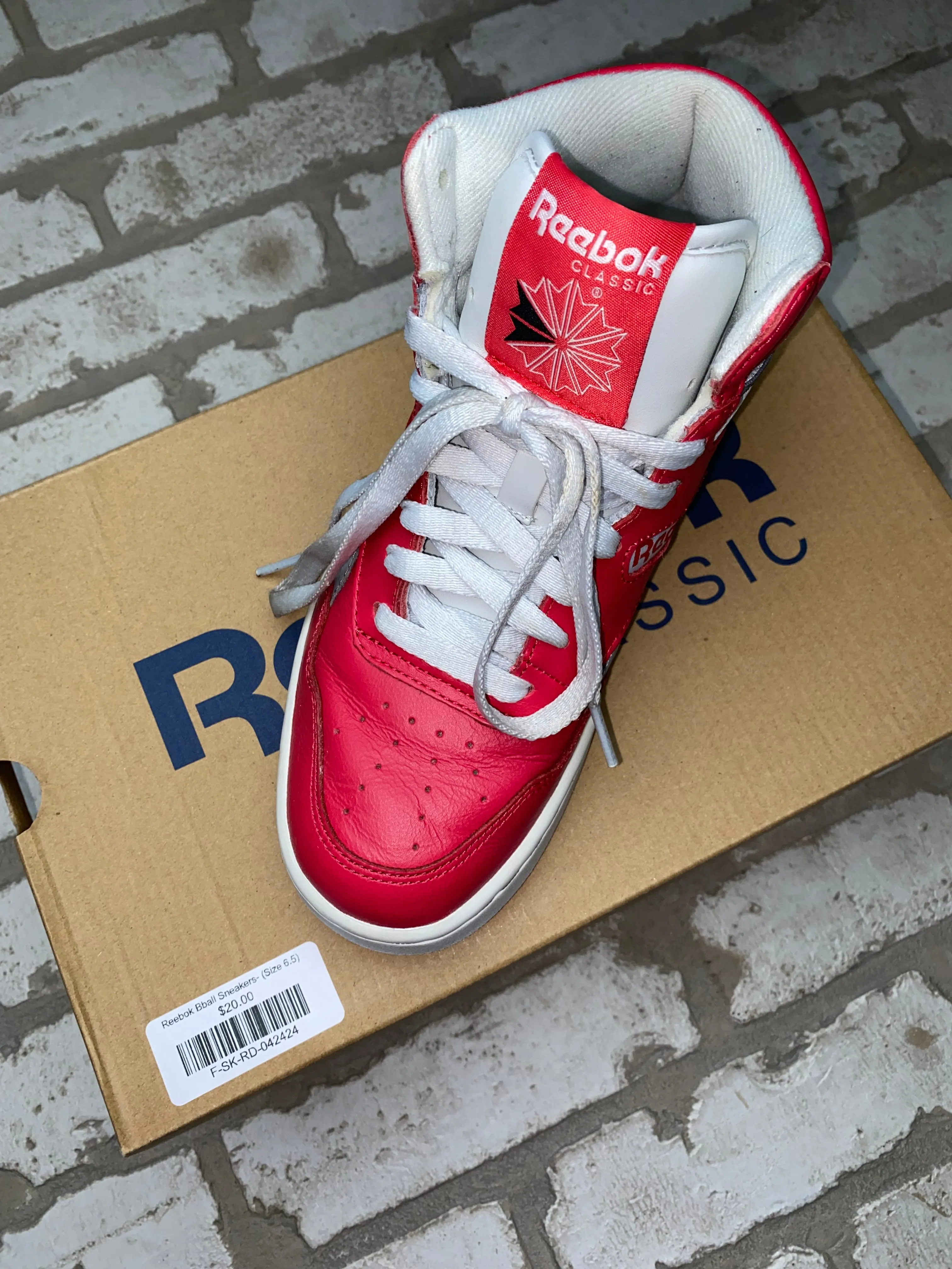 Jazz Casual Sport Shoes Reebok Bball Sneakers- (Size 6.5)