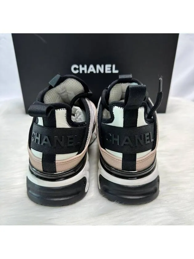 Sneakers Bugs Bunny CC Logo Mixed Fiber Low Top Sneakers Light Grey Pink Chanel