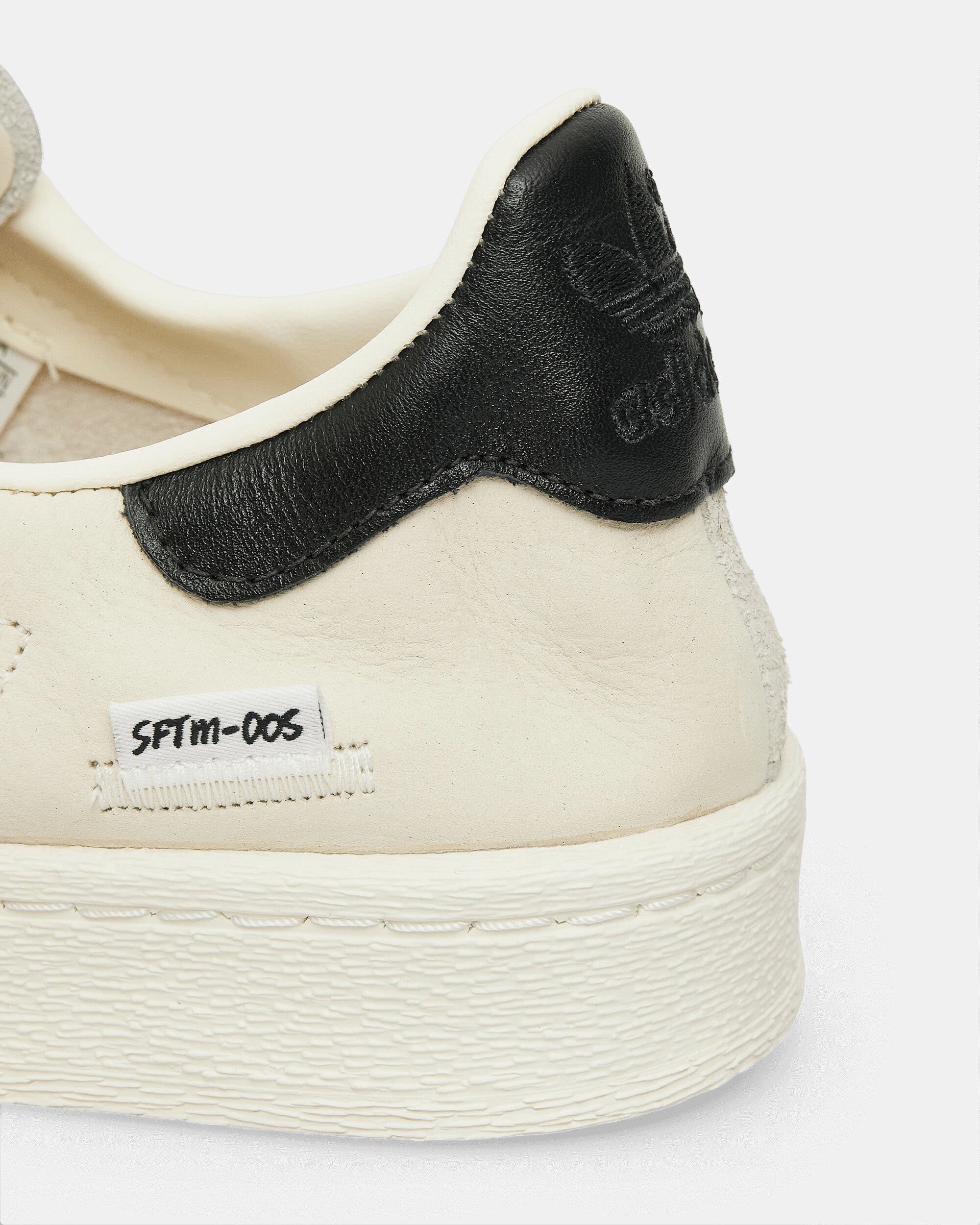 Adidas Laceless Football Shoes SFTM Superstar 82 Sneakers Cream White / Core Black