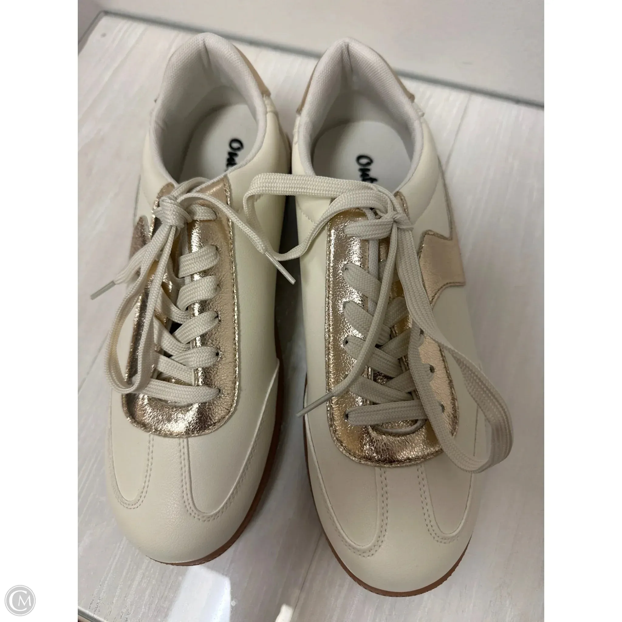 Shoes Sneakers By Clothes Mentor In Gold, Size: 10 Brown Casual Shoes