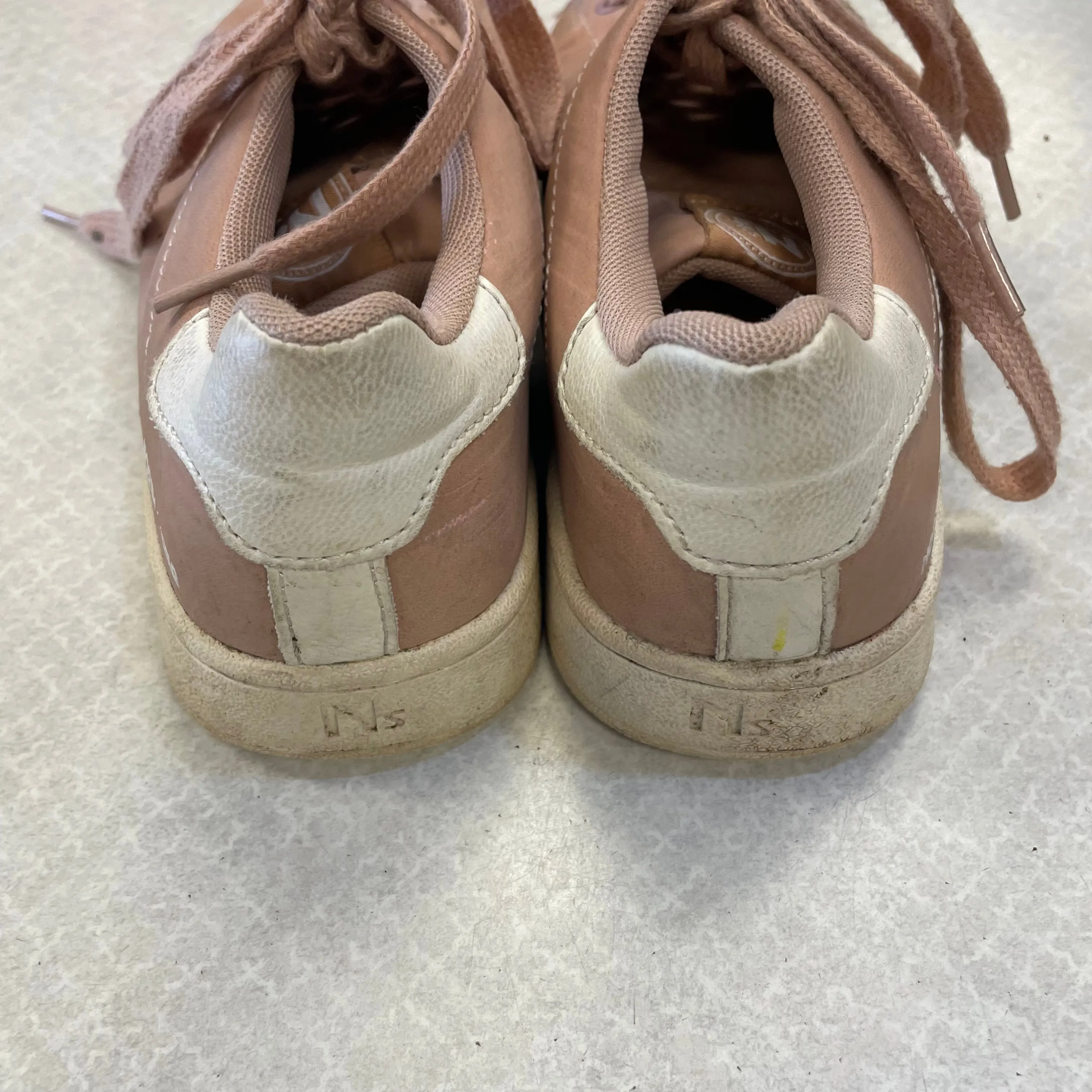 White Dress Casual Shoes Shoes Sneakers By Clothes Mentor In Pink, Size: 7