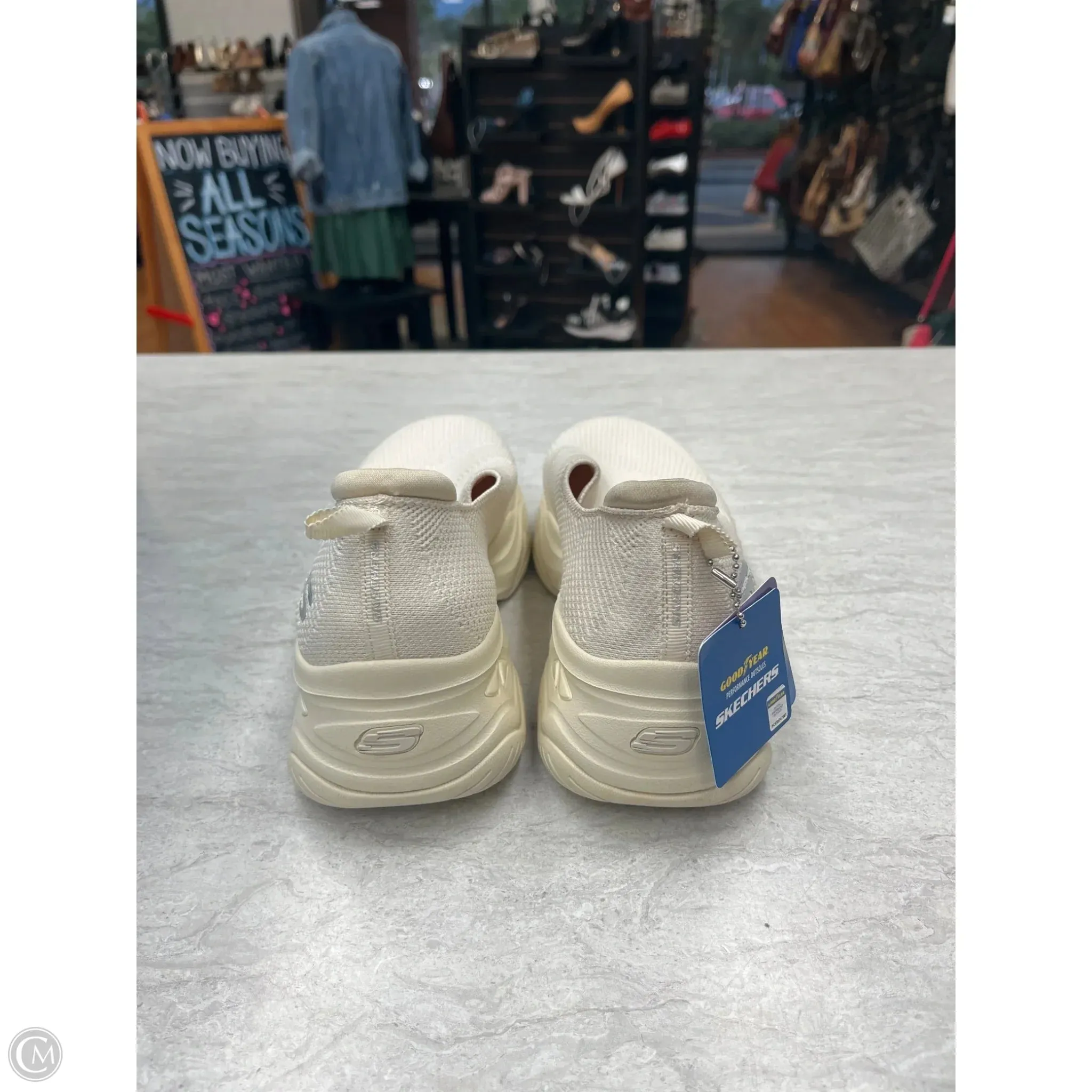 Shoes Sneakers By Skechers In Ivory, Size: 9 Casual Guys Shoes