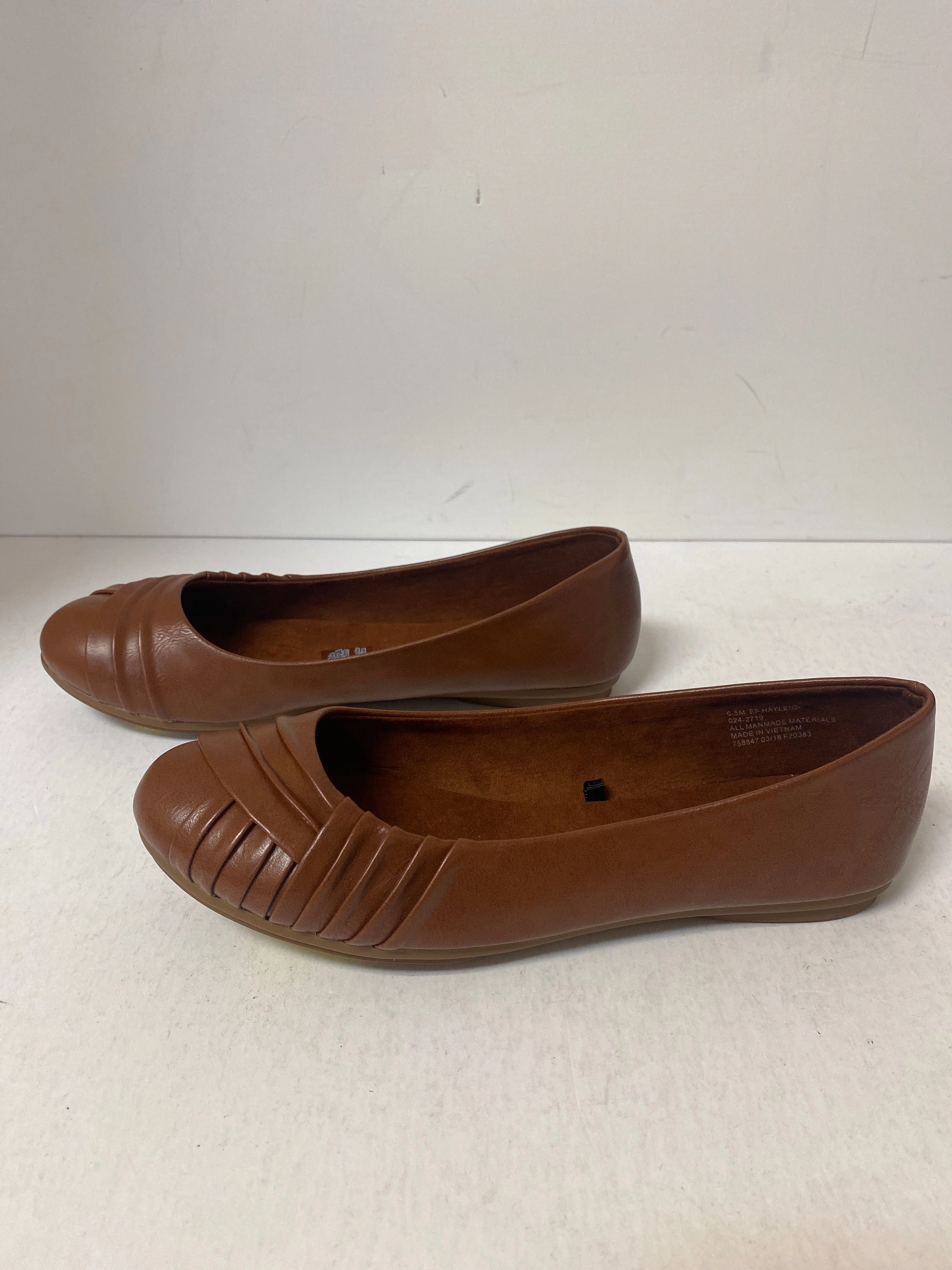 Slip On Shoes Flats Shoes Flats By East 5th In Brown, Size: 6.5