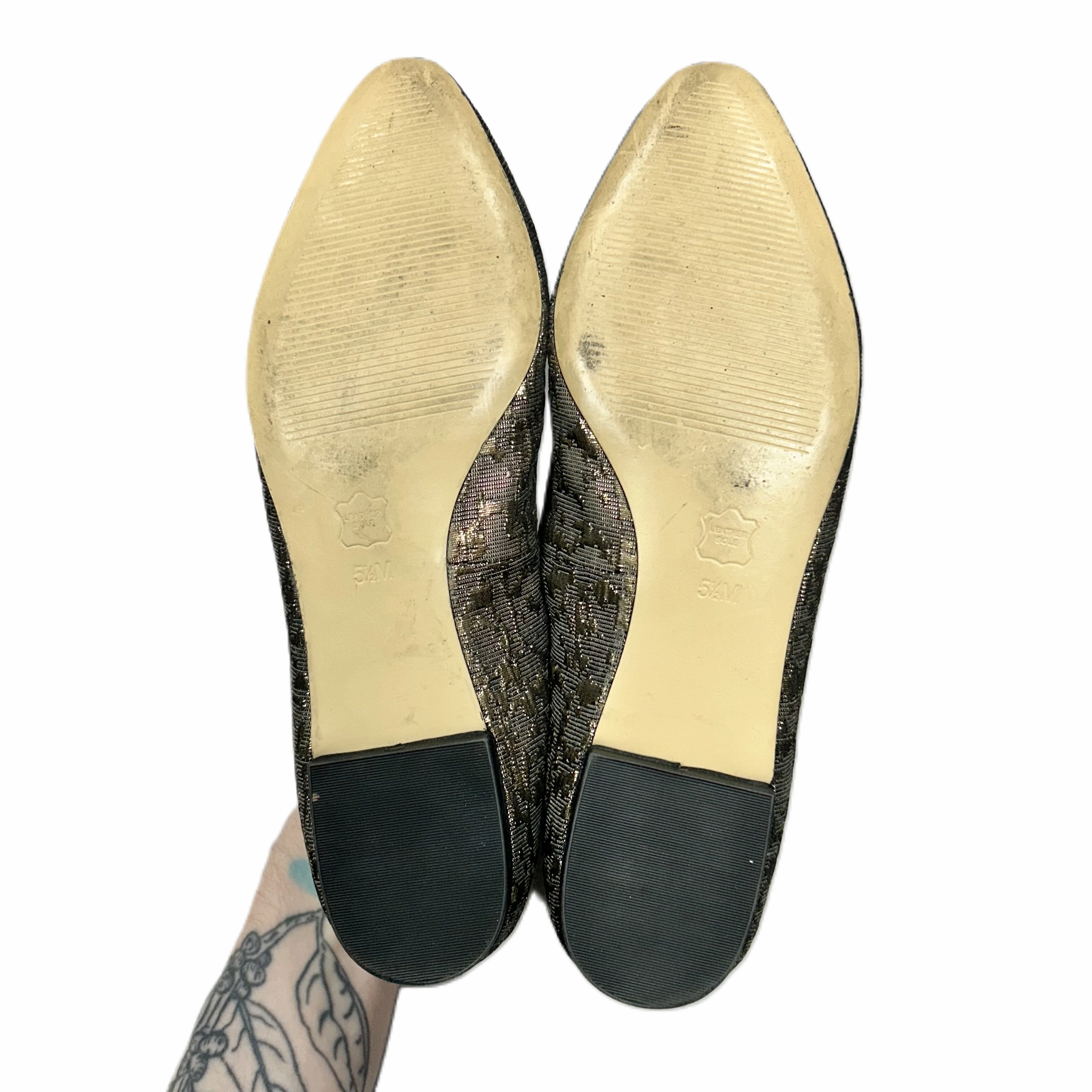 Shoes Flats By Talbots In Black & Gold, Size: 5.5 Tennis Shoes For Flat Wide Feet