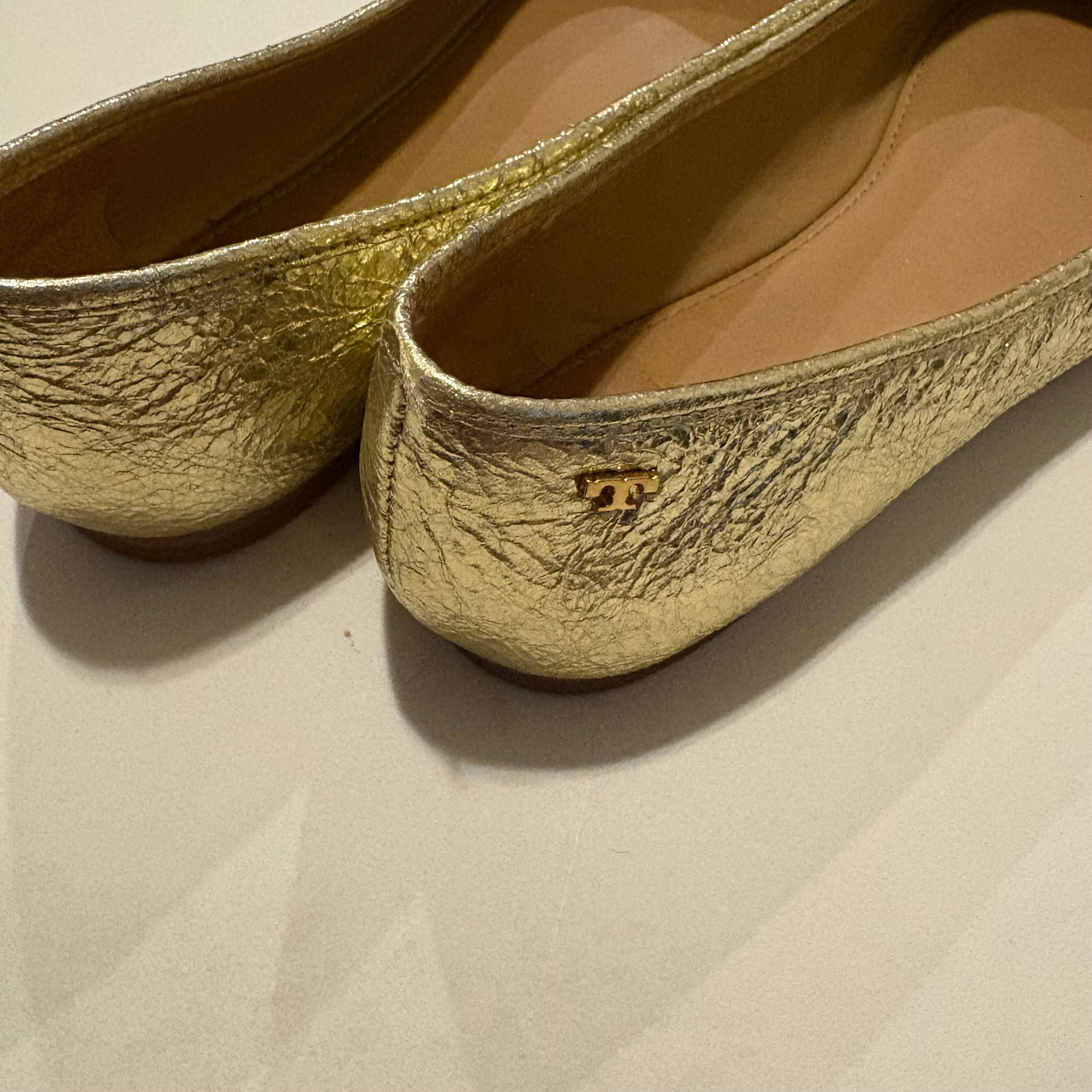 Casual Relax Shoes Shoes Flats By Tory Burch In Gold, Size: 7
