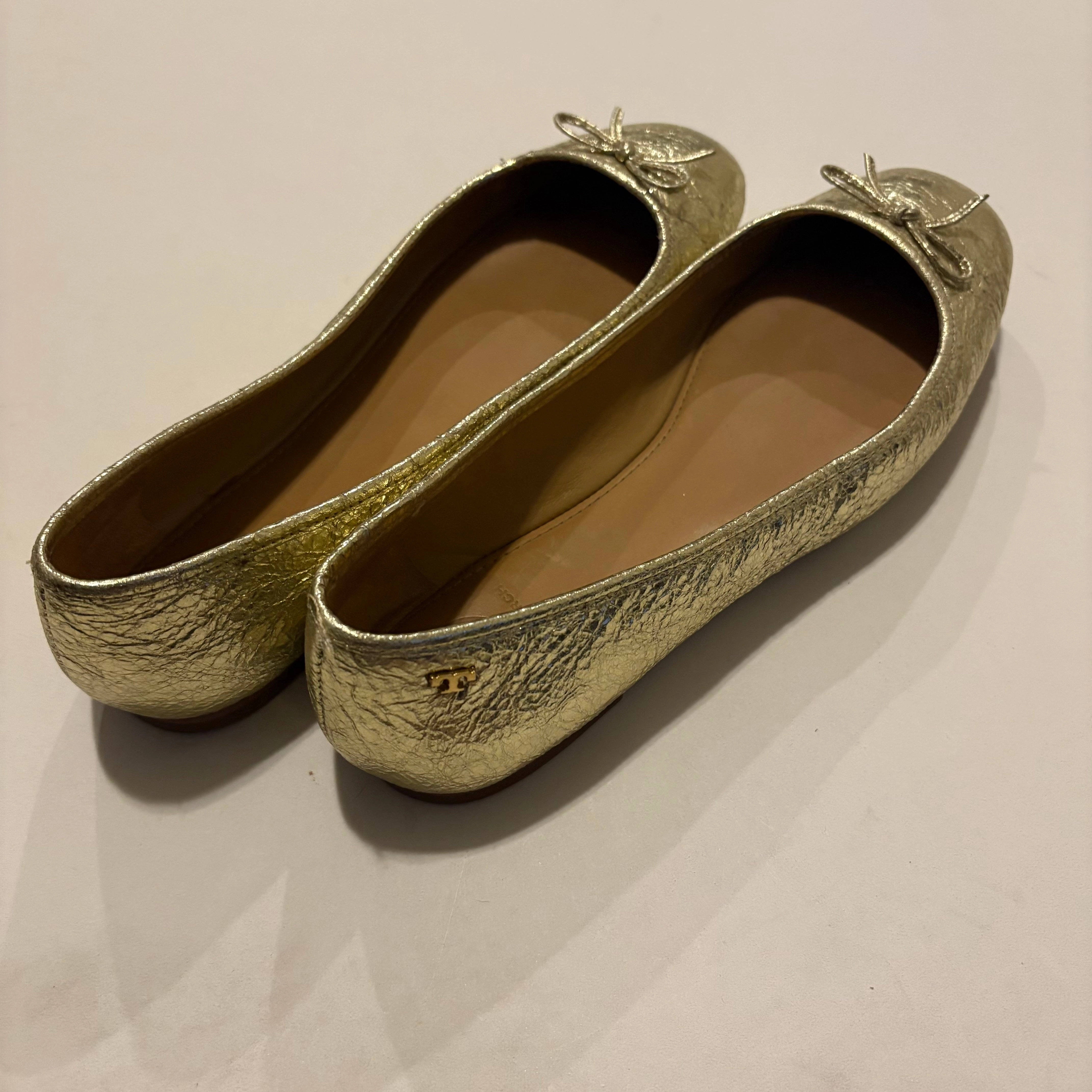 Shoes Flats By Tory Burch In Gold, Size: 7 Low Top Casual Shoes