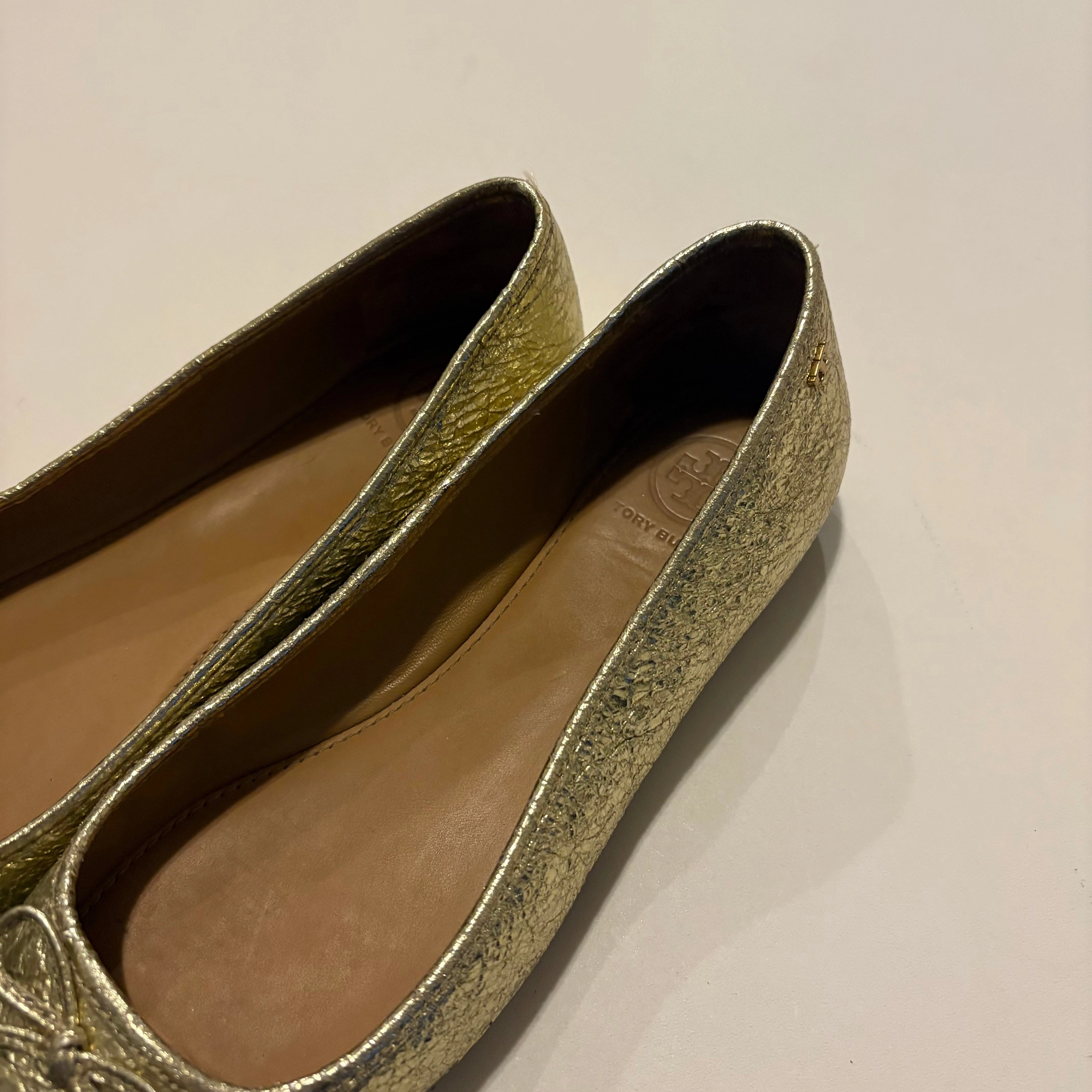 Shoes Flats By Tory Burch In Gold, Size: 7 Casual Shoes To Wear With Slacks