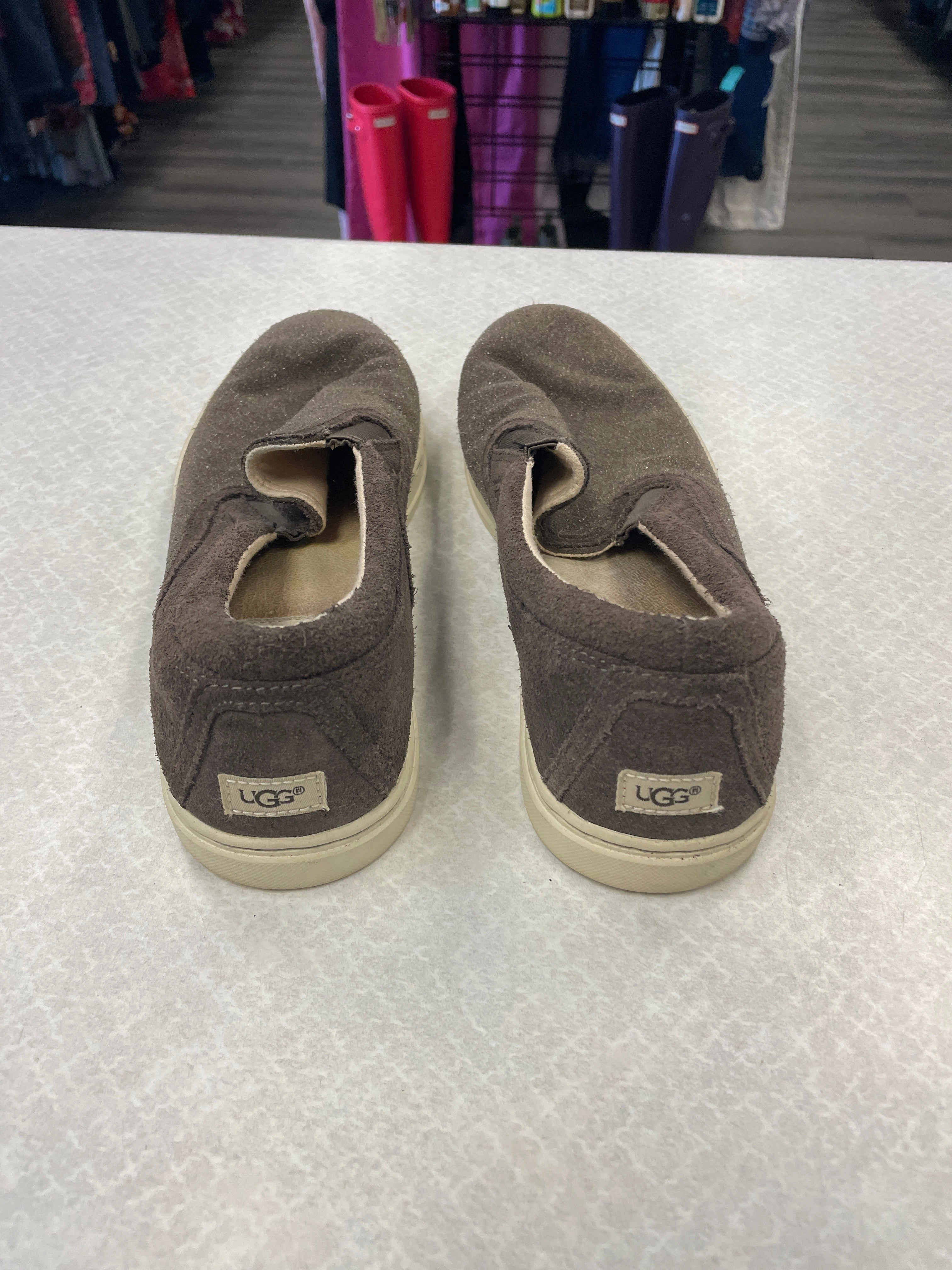 Flat Hiking Shoes Shoes Flats By Ugg In Brown, Size: 8