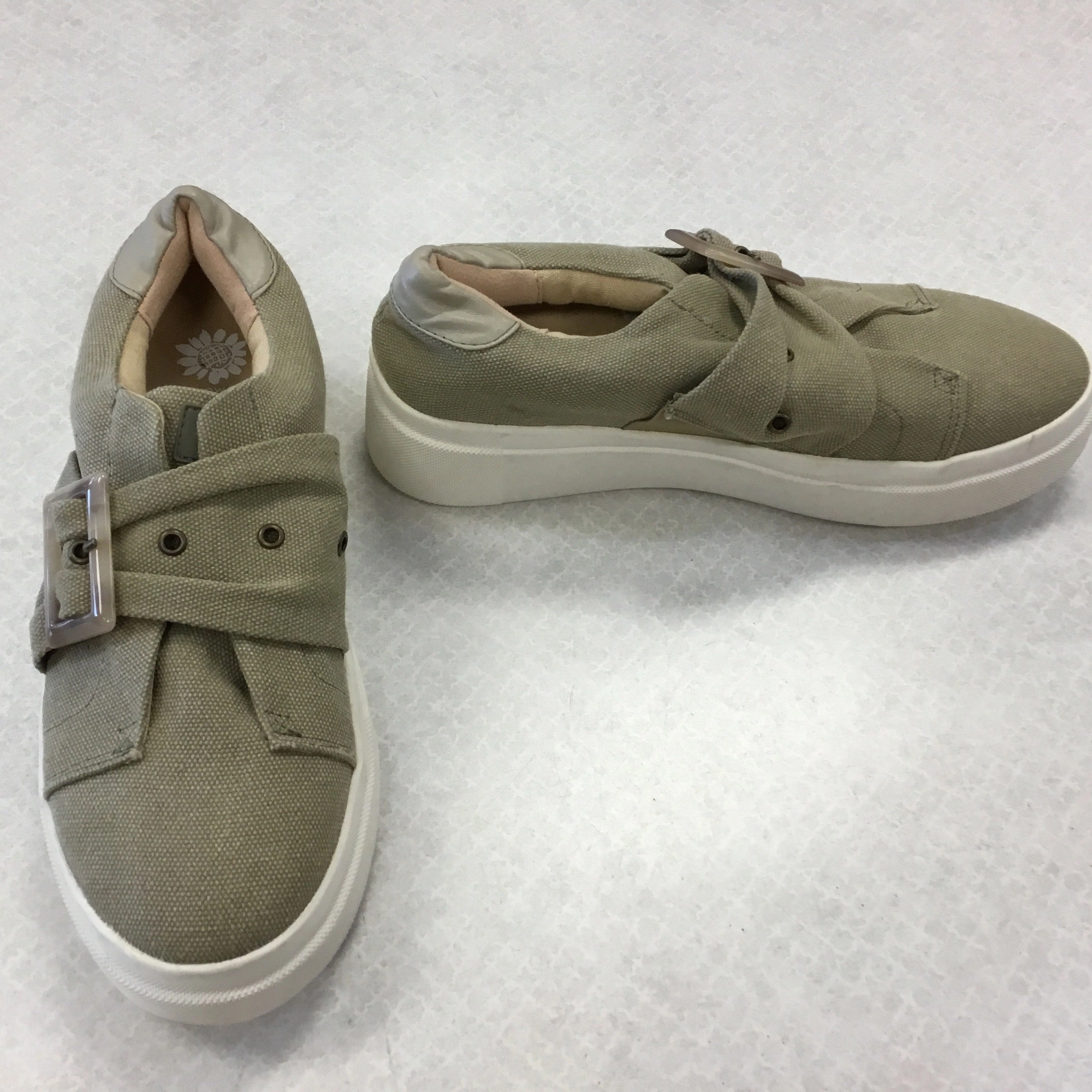 Shoes Flats By Yellow Box In Green & White, Size: 9 Doll Shoes For Flat Feet