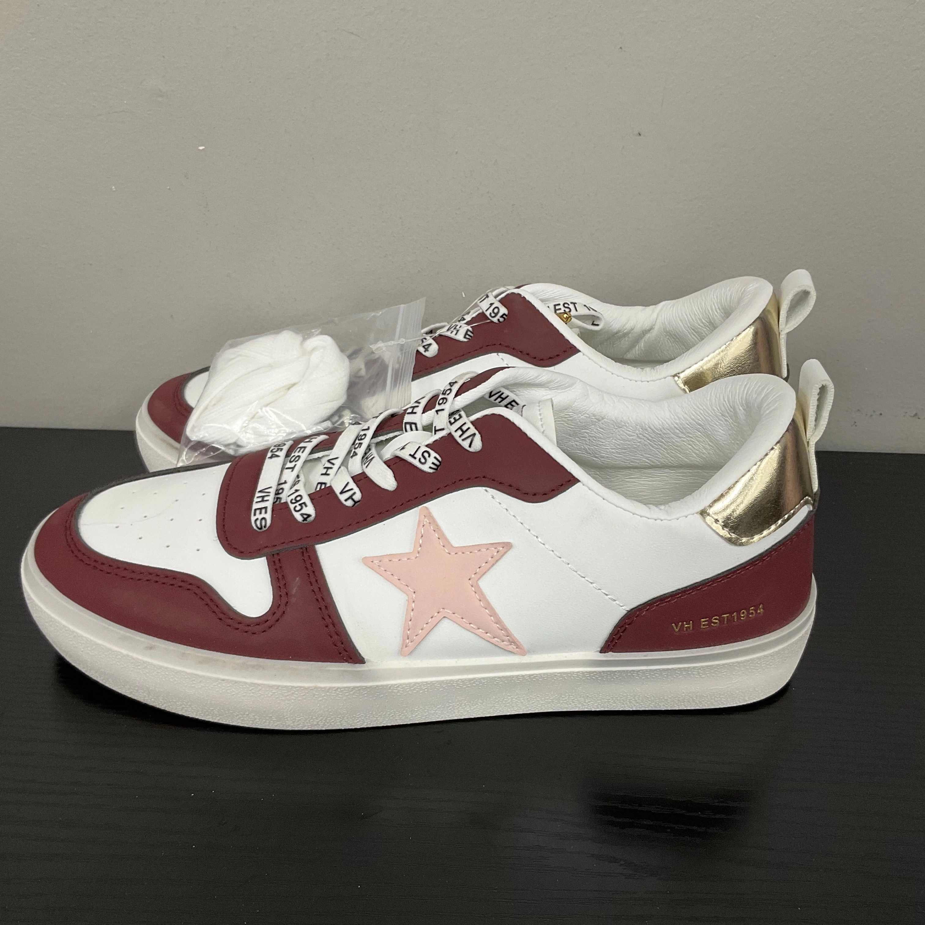 SHOES SNEAKERS by VINTAGE HAVANA In RED & WHITE, Size: 9 Action Casual Shoes