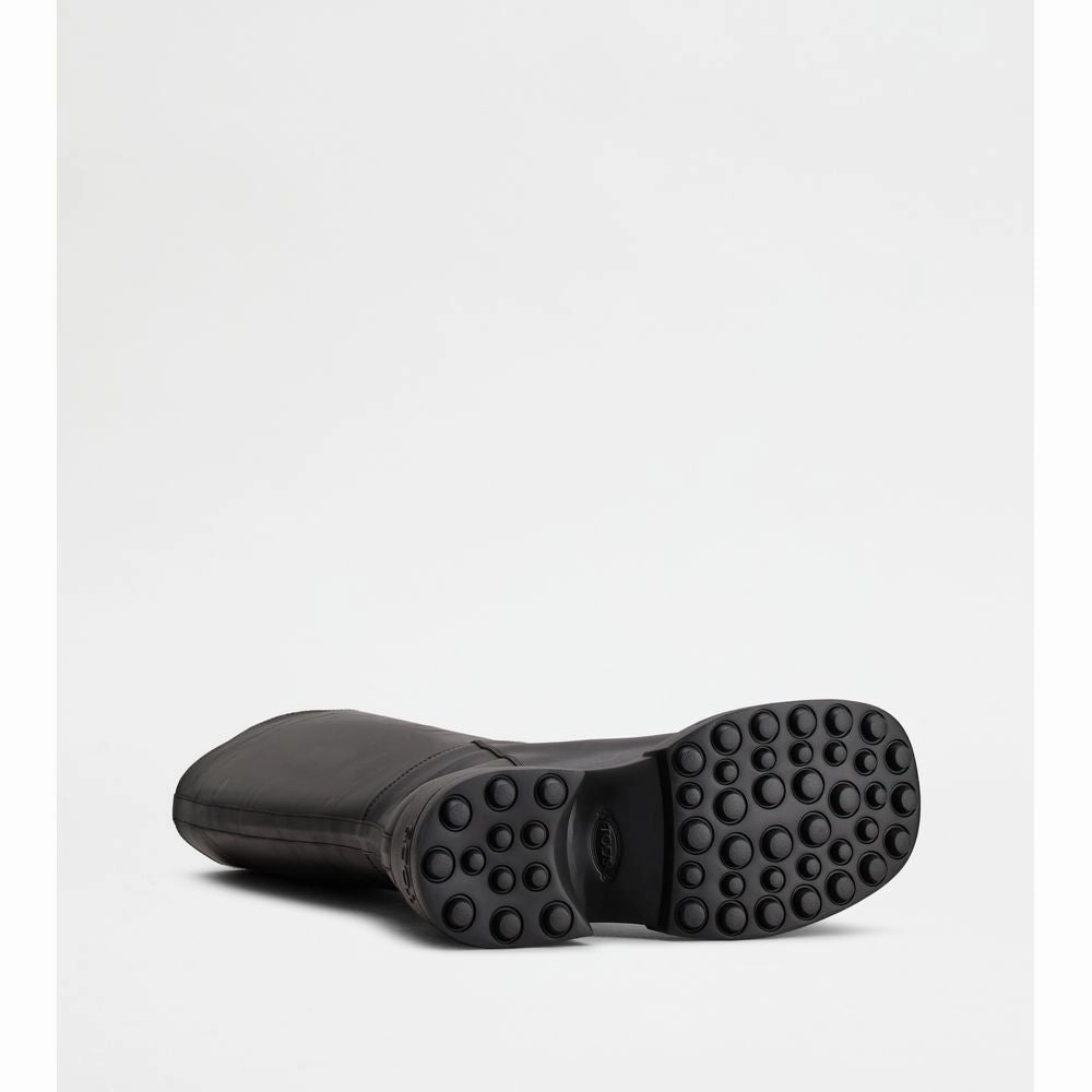 Platform Boots in Leather Square Toe Boots