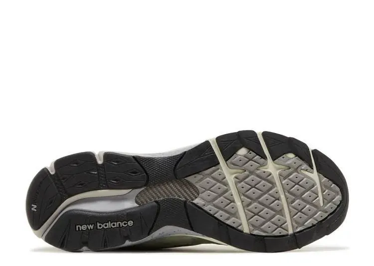 New Balance 990v3 x Patta Green