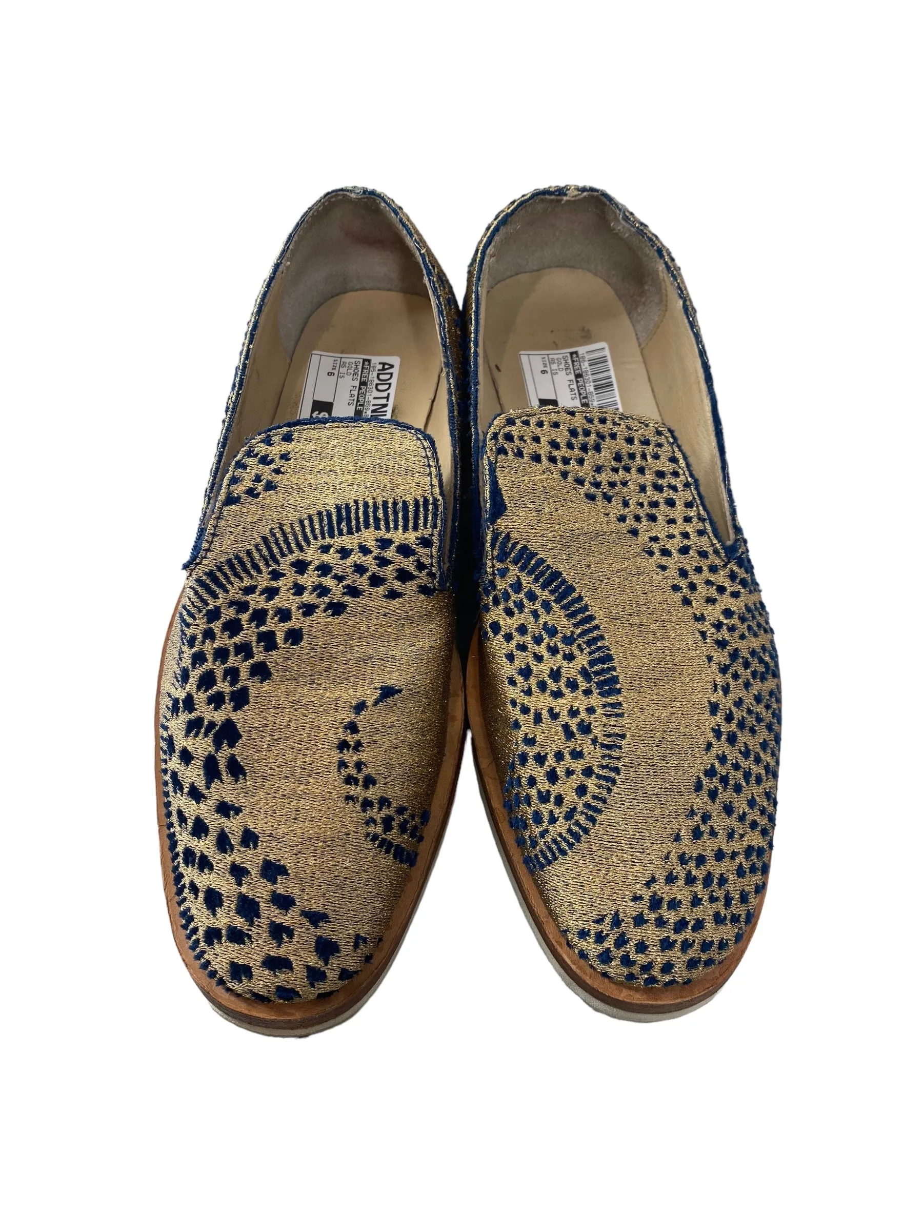 Casual Half Shoes Shoes Flats By Free People In Gold, Size: 6