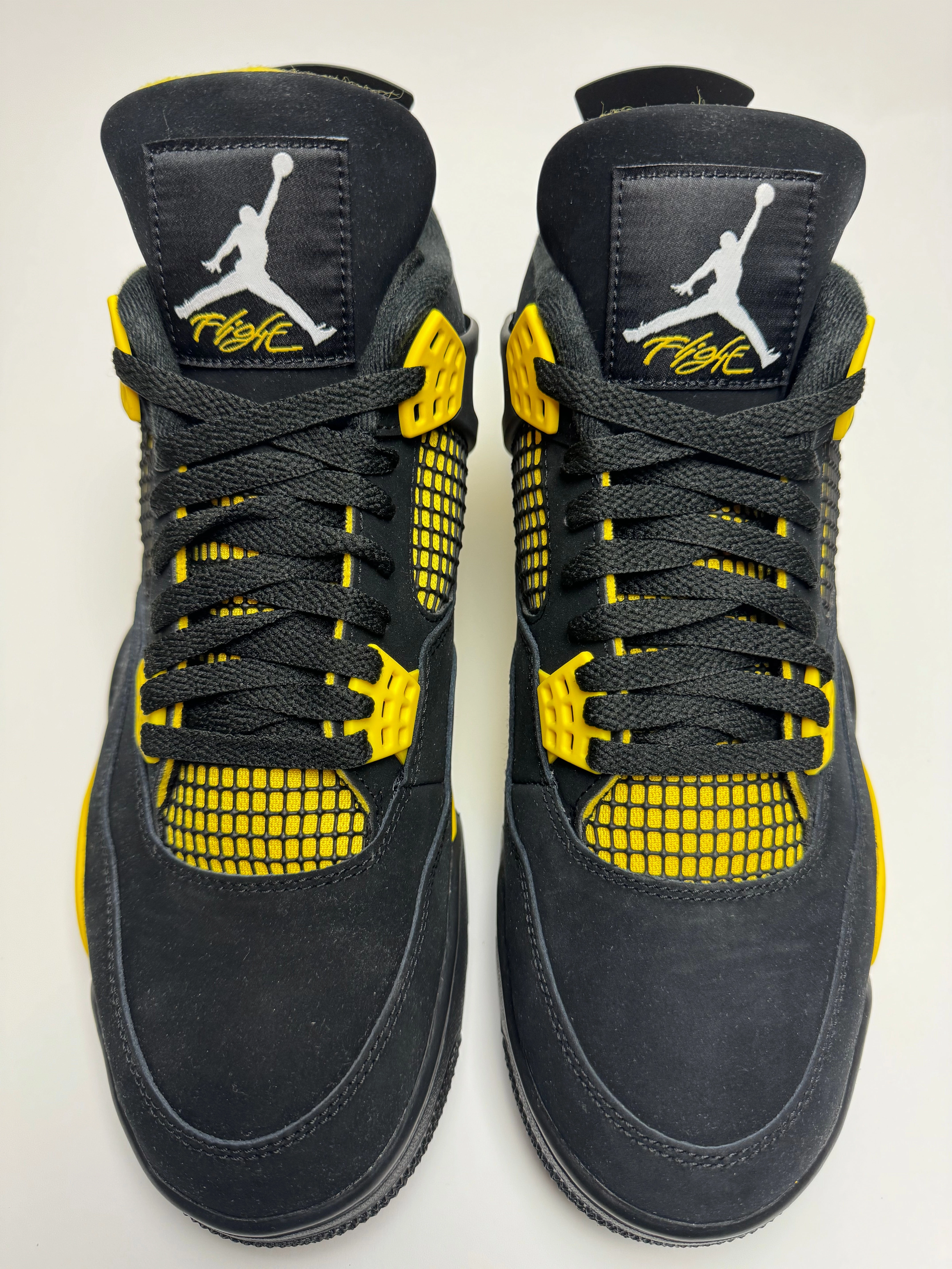 Exclusive Sneakers Air Jordan 4 "Thunder"