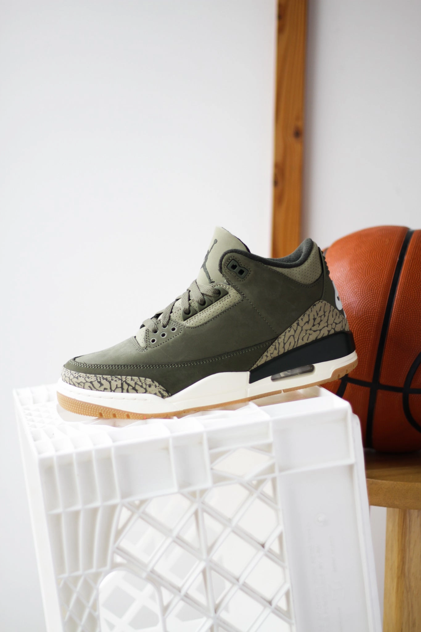 AIR JORDAN 3 RETRO "MEDIUM OLIVE/SEQUOIA-NEUTRAL OLIVE-SAIL" American Made Sneakers