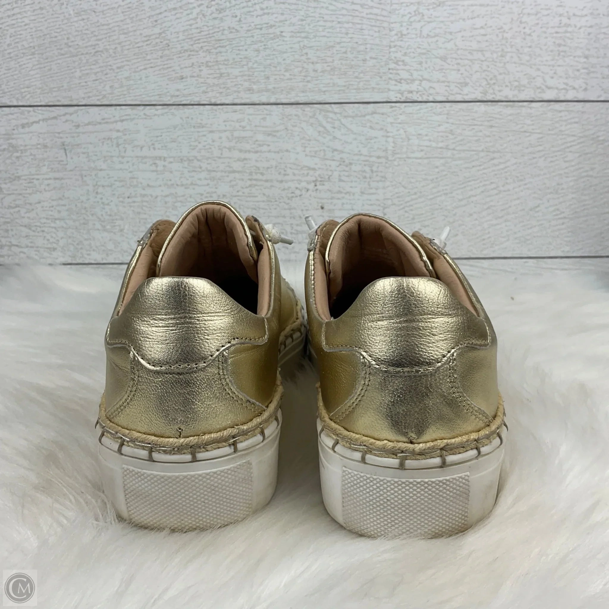 Shoes Sneakers By Diba In Gold, Size: 8 Vibram Wear Shoes