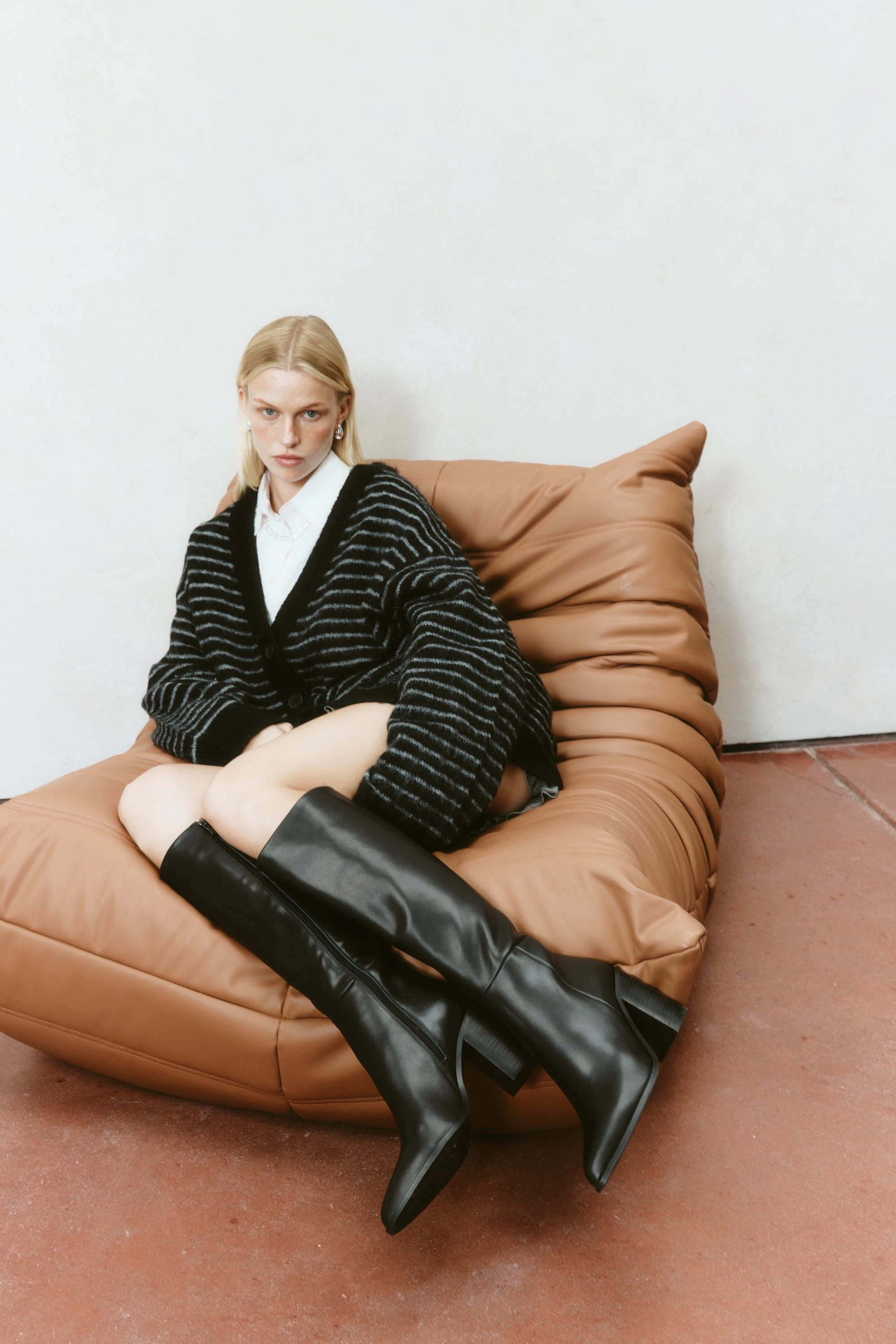 Short Moon Boots Ridley Long Boots - Black Leather