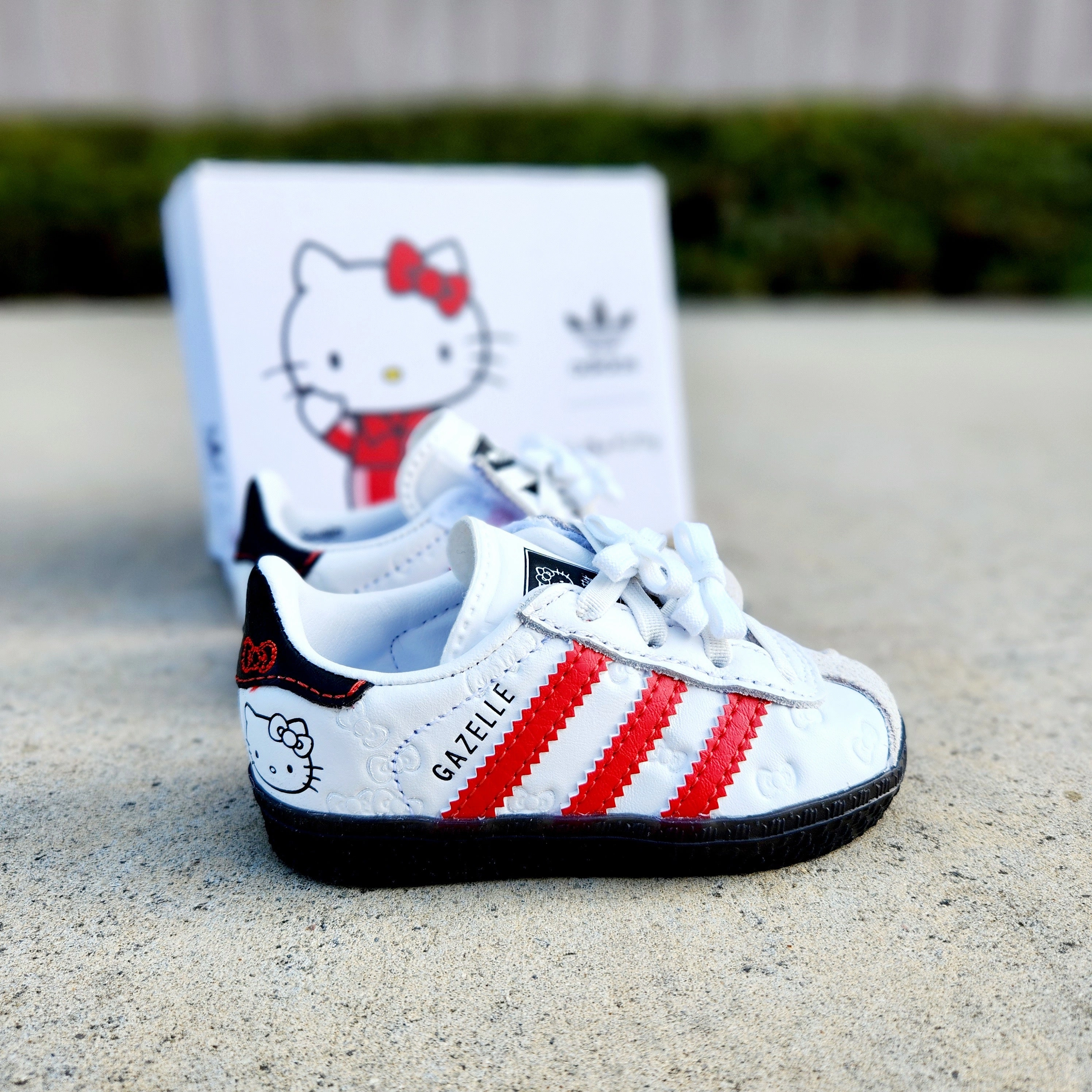 COMFORT CLOSURE ELASTIC LACES SHOES KIDS Size 9 Casual Shoes