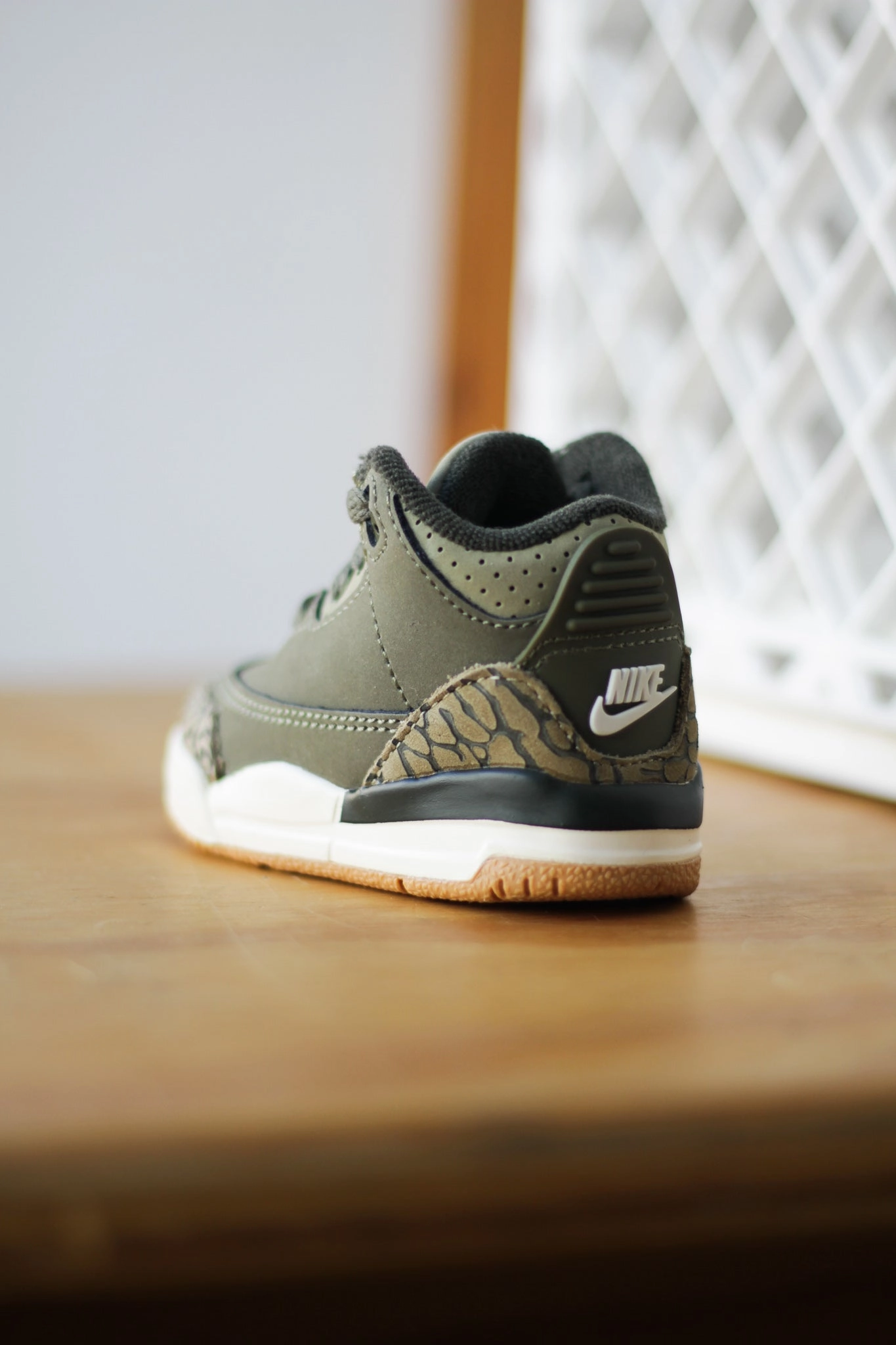 Pearl Sneakers JORDAN 3 RETRO (TD)  "MEDIUM OLIVE/SEQUOIA-NEUTRAL OLIVE-SAIL"