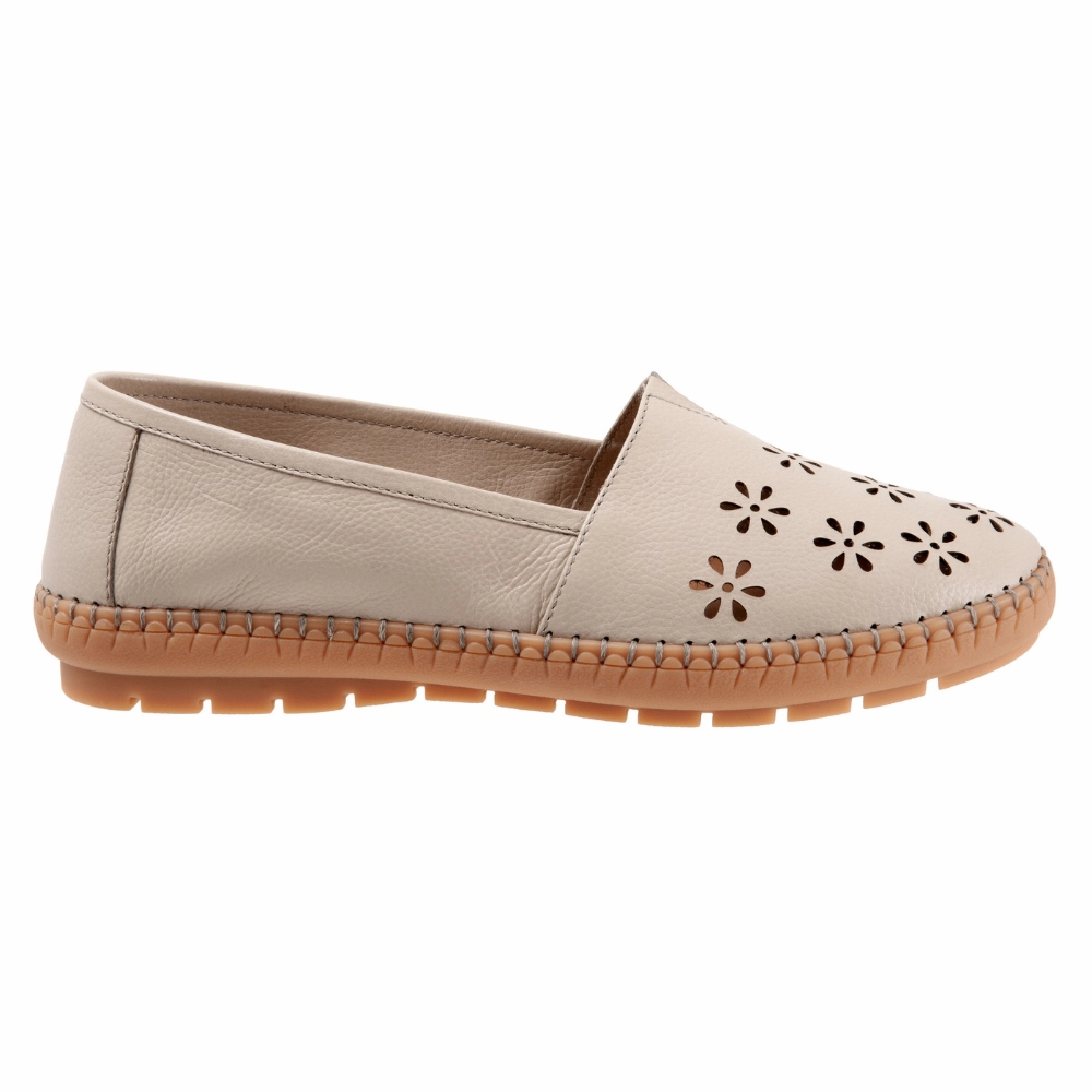 Casual Shoes With Suit Trotters Rosie Ivory Leather Slip-On (Women's)
