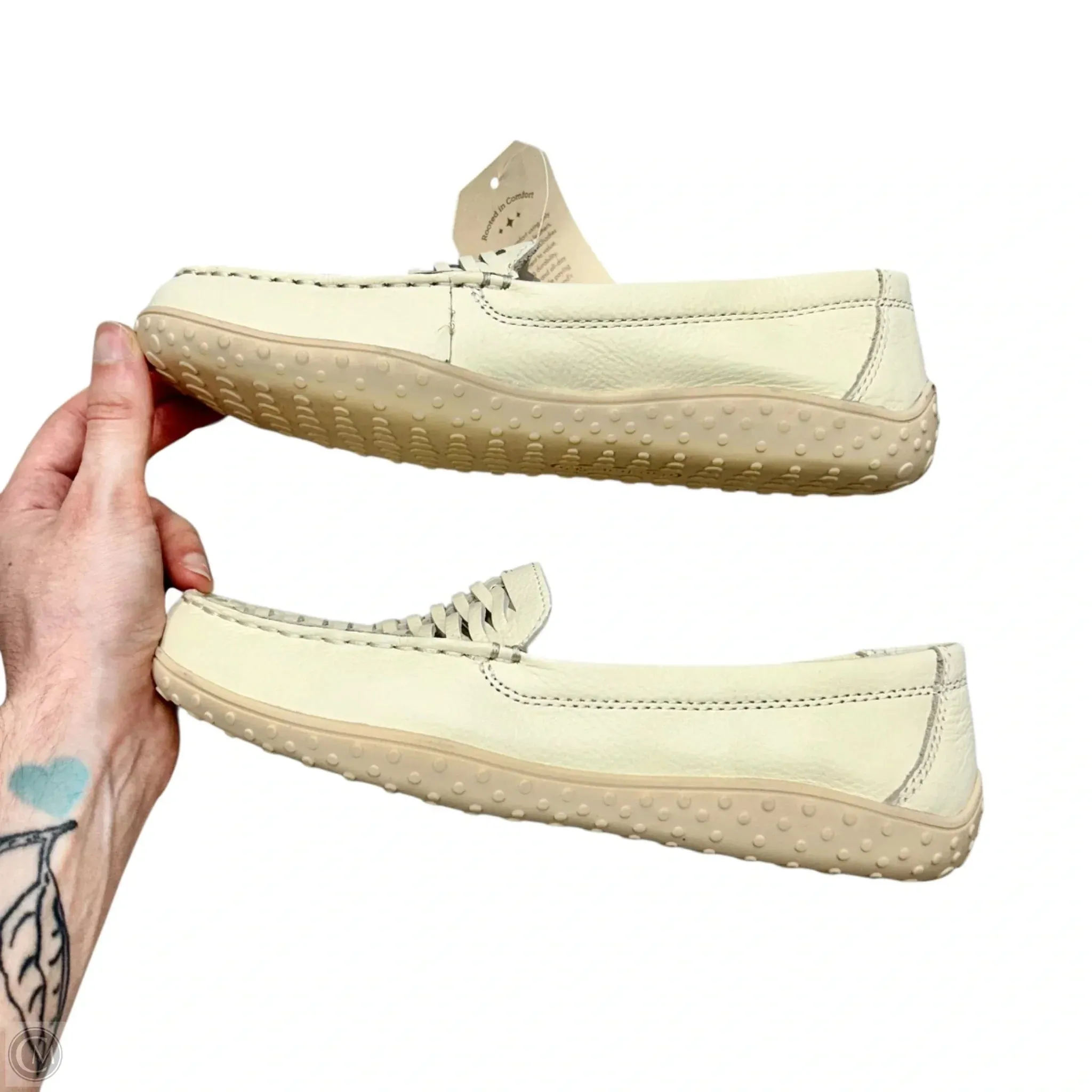 Shoes Flats By Bare Traps In Ivory, Size: 5 Leather Casual Shoes Uk