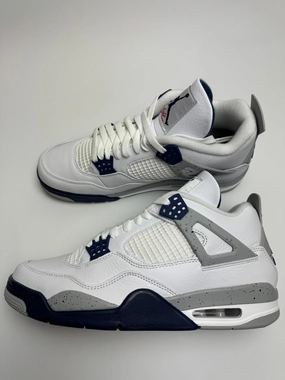 Air Jordan 4 "Midnight Navy" Sneakers Pics