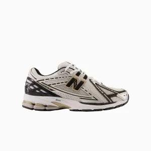 Wear Indoor Soccer Shoes Casually 1906R "Metallic Silver Gold"