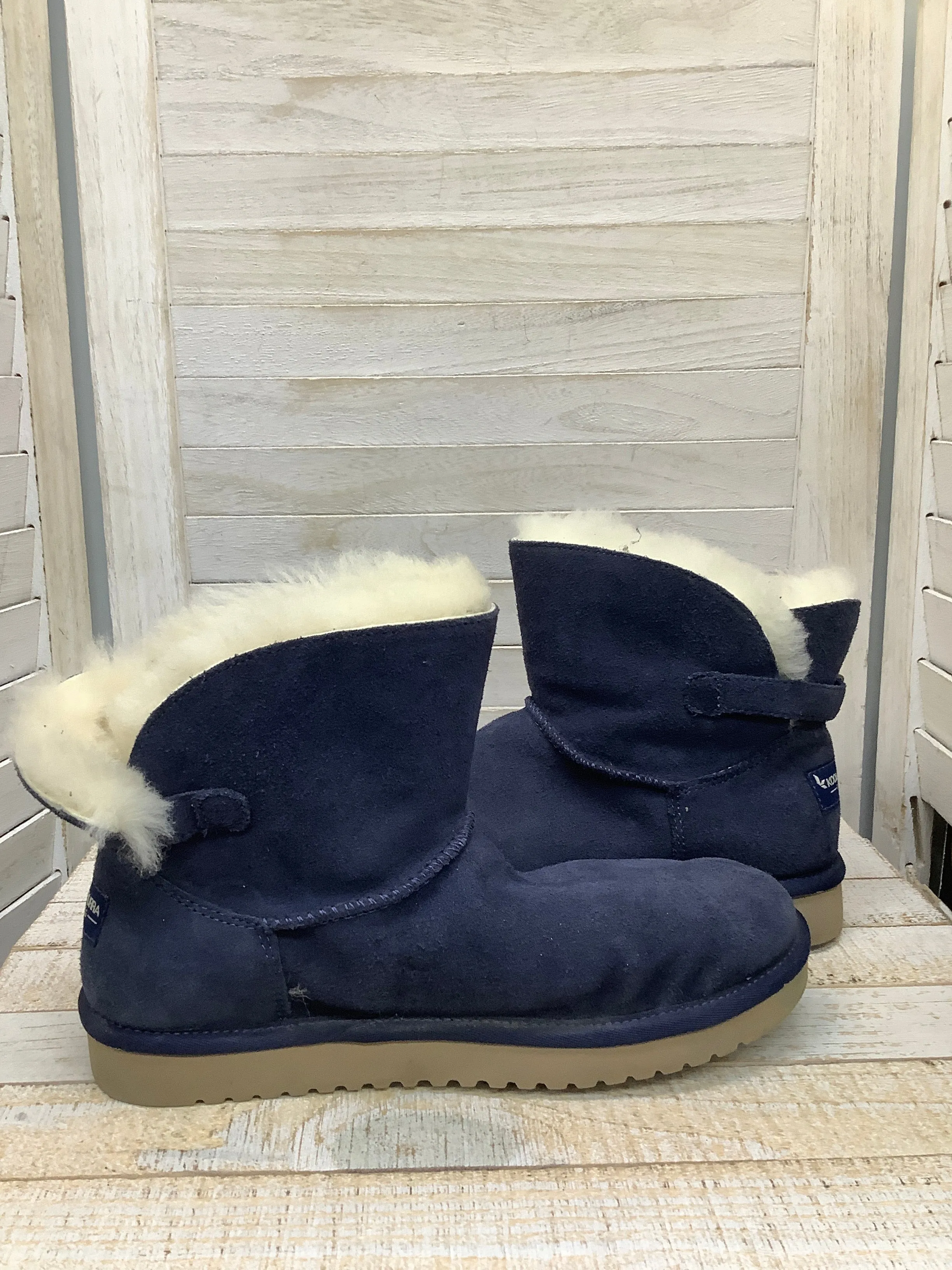 Boa Walking Boots Boots Ankle Flats By Ugg In Blue, Size: 6