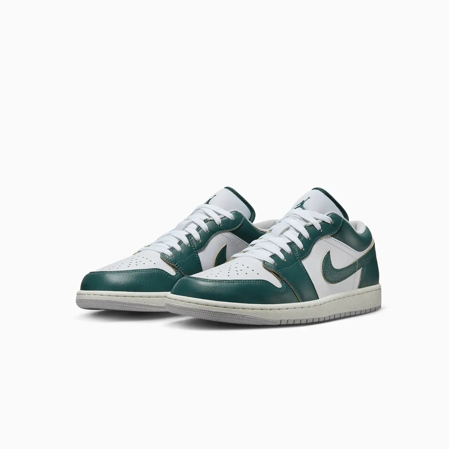 Men's Air Jordan 1 Low SE "Oxidized Green" Sneakers For Walking On Concrete
